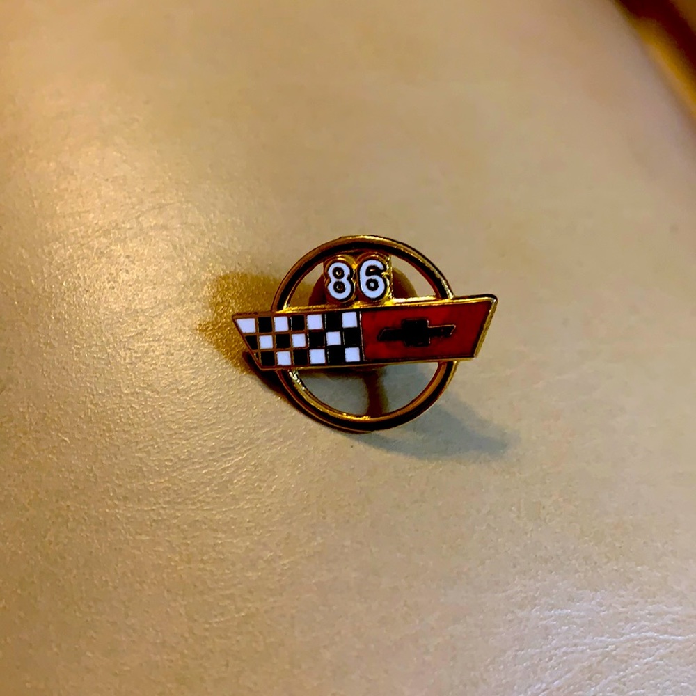 CORVETTE lapel/hat pin ‘86